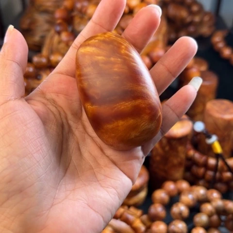 松木（琥珀木）把件