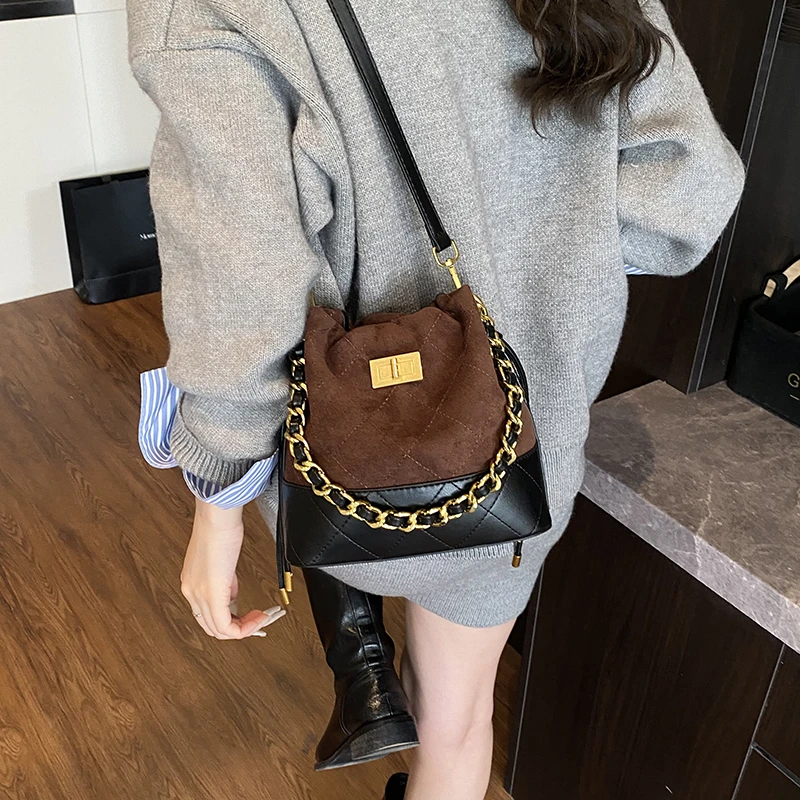 【T谭小姐】秋冬复古链条水桶包包女2025新潮ins单肩包小香风斜挎包