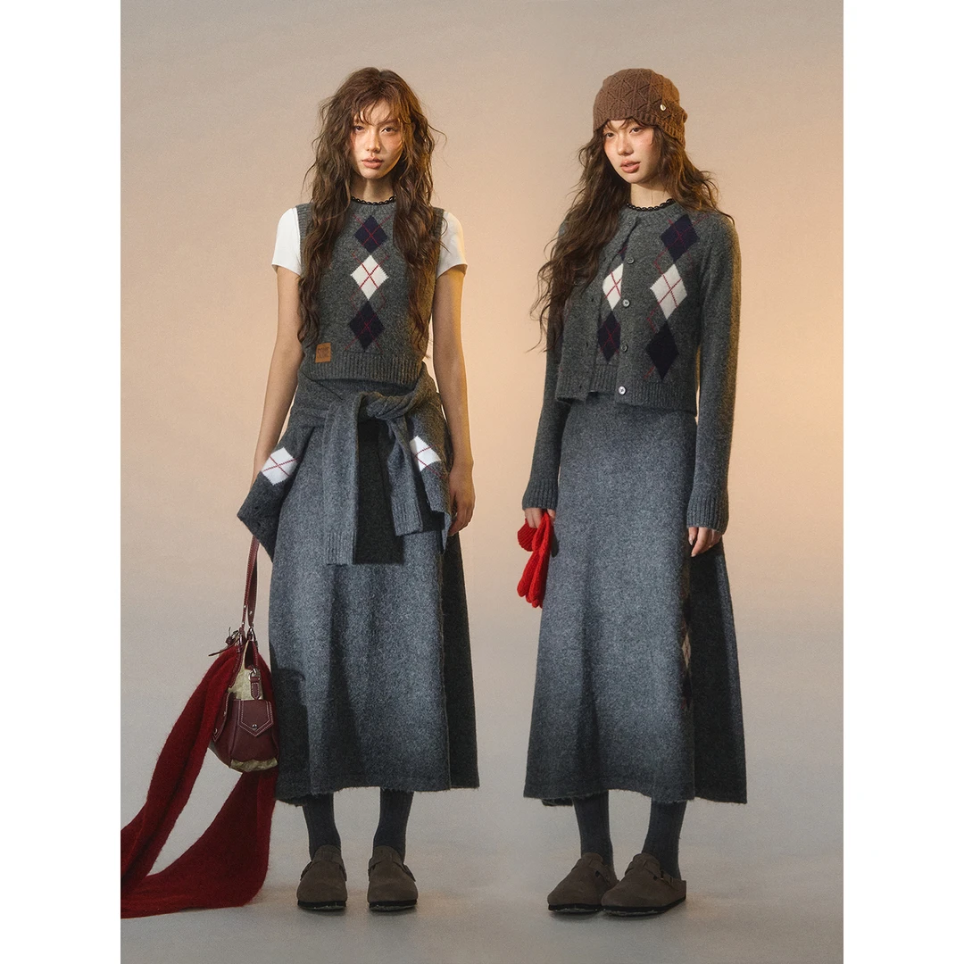 SOMESOWE繁花绒菱格圆领背心+菱格圆领开衫+菱格针织长半裙
