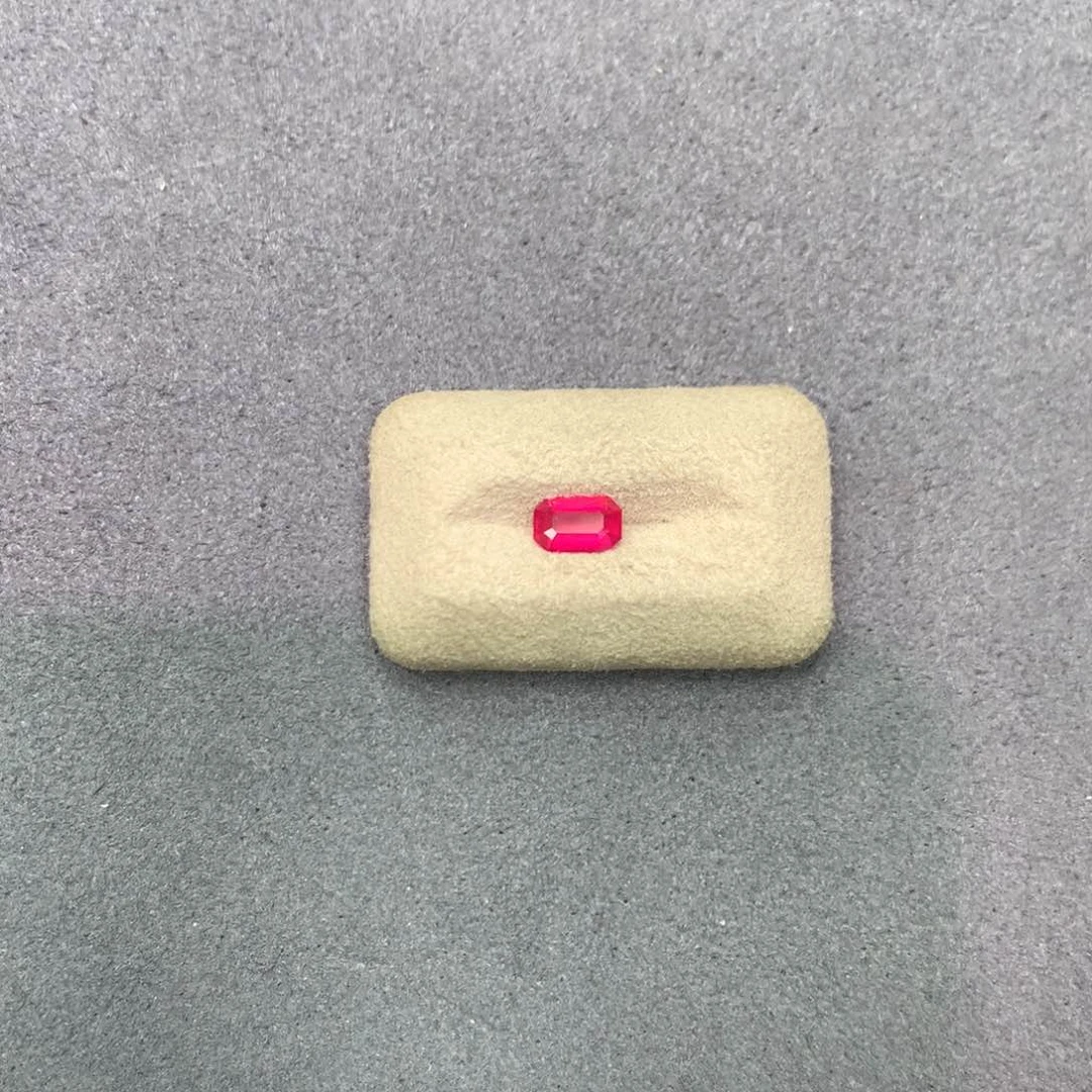 裸石蓝宝石我***?0.49ct