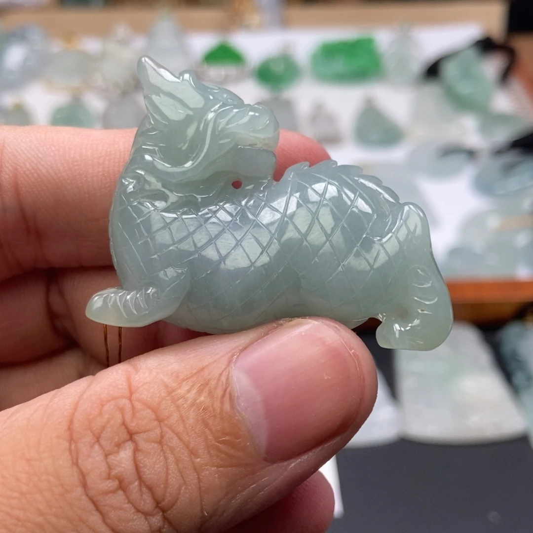 翡翠未镶嵌颈饰麒麟  天然缅甸A货翡翠