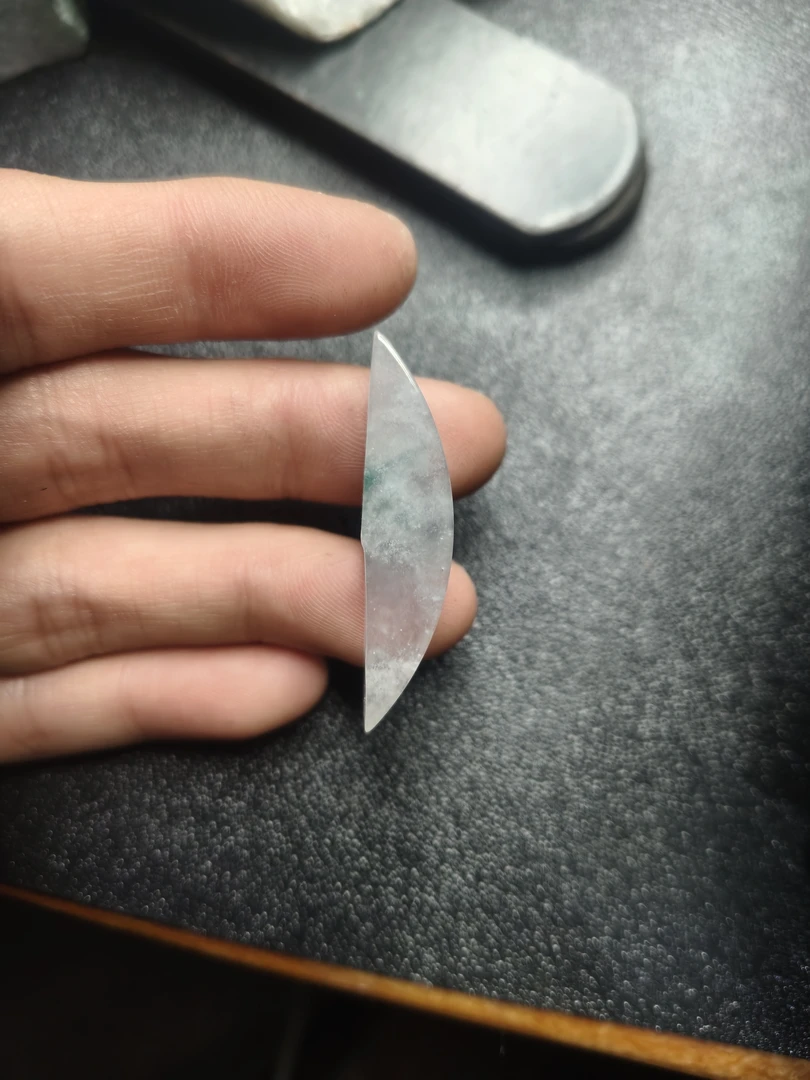 天然缅甸翡翠随形吊坠定制