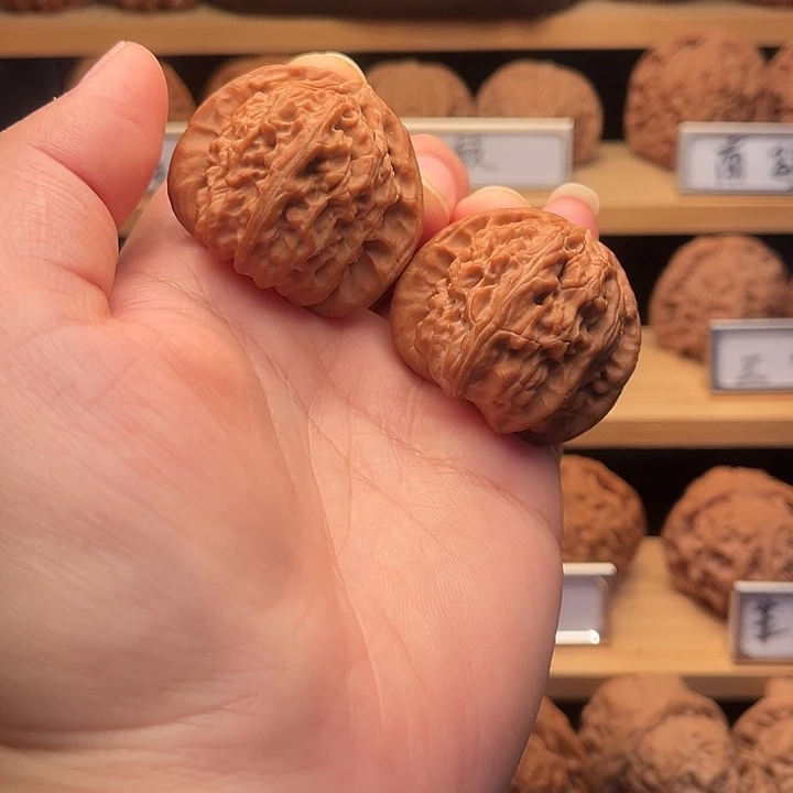 文玩核桃把件40白狮子