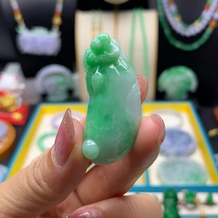 翡翠未镶嵌颈饰翡翠福瓜