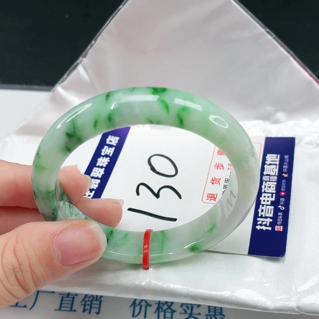 翡翠手镯未镶嵌翡翠