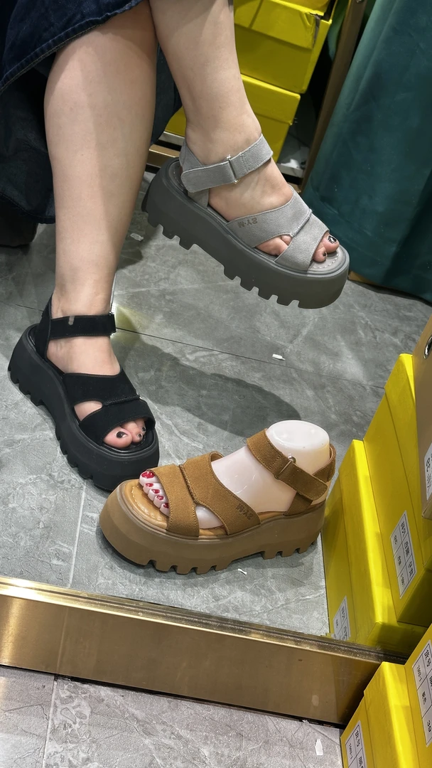 8-026新款休闲时装凉鞋坡跟凉鞋女