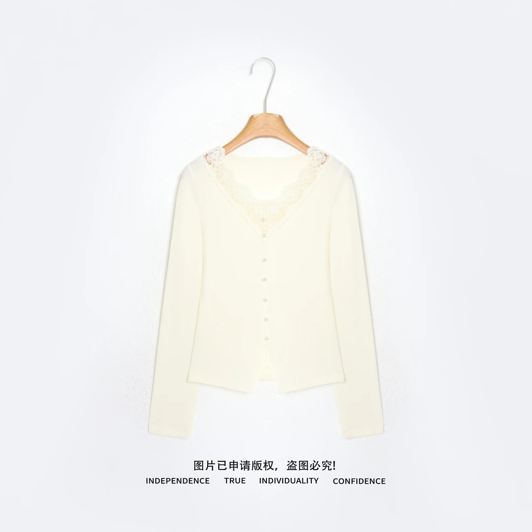 温温【素羽】法式V领蕾丝拼接针织衫女冬季显瘦长袖打底衫 9308