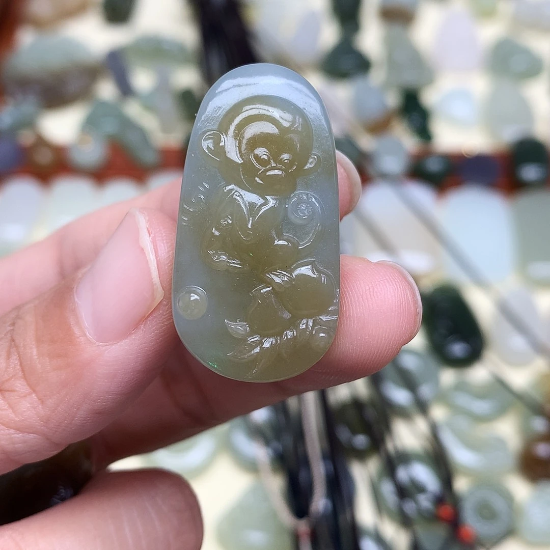 巧***醋颈饰未镶嵌和田玉