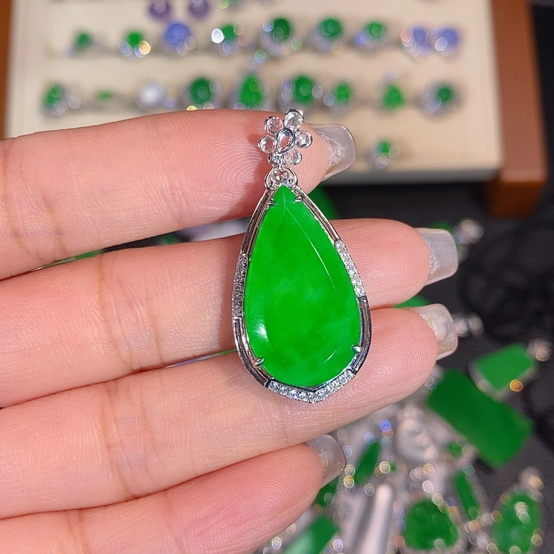 翡翠18K金镶嵌吊坠(不含链)水滴牌吊坠