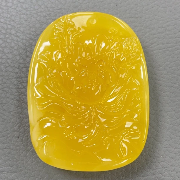 鸡油黄蜜蜡牡丹花吊坠牌子58×44×15（1475号）