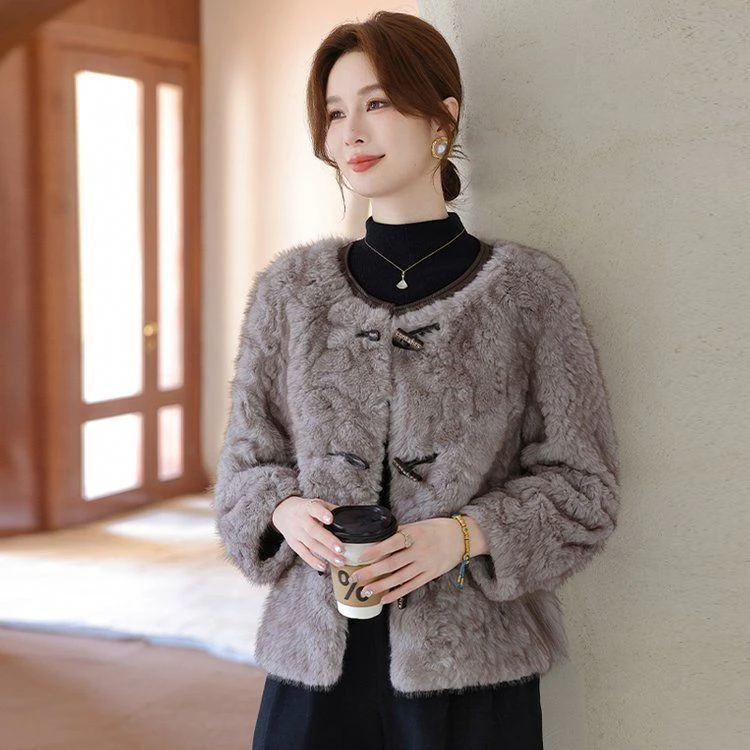 小湖洋超仙气质加厚百搭短款保暖香风一体外套