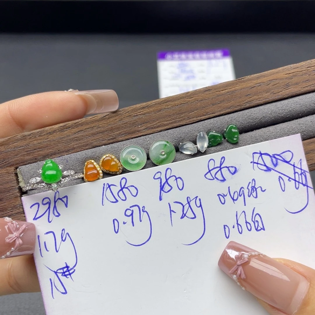 翡翠18K金镶嵌颈饰戒指