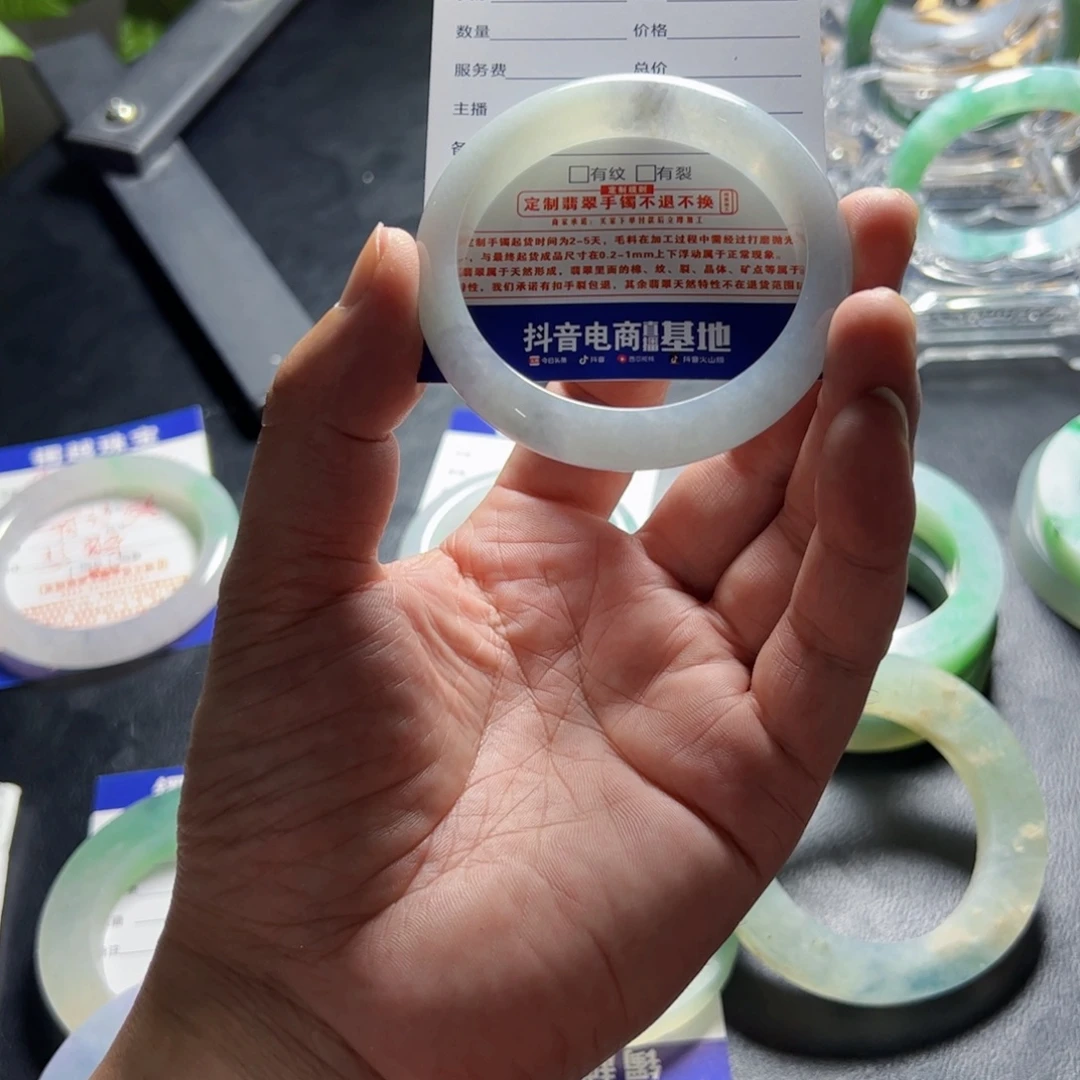 ****人定制翡翠未镶嵌天然翡翠手镯