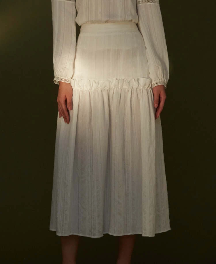 白色肌理感木耳边装饰半身裙