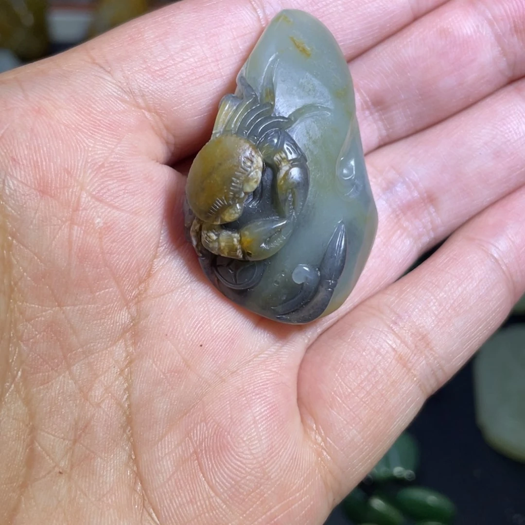 颈饰未镶嵌和田玉（子料）籽料螃蟹