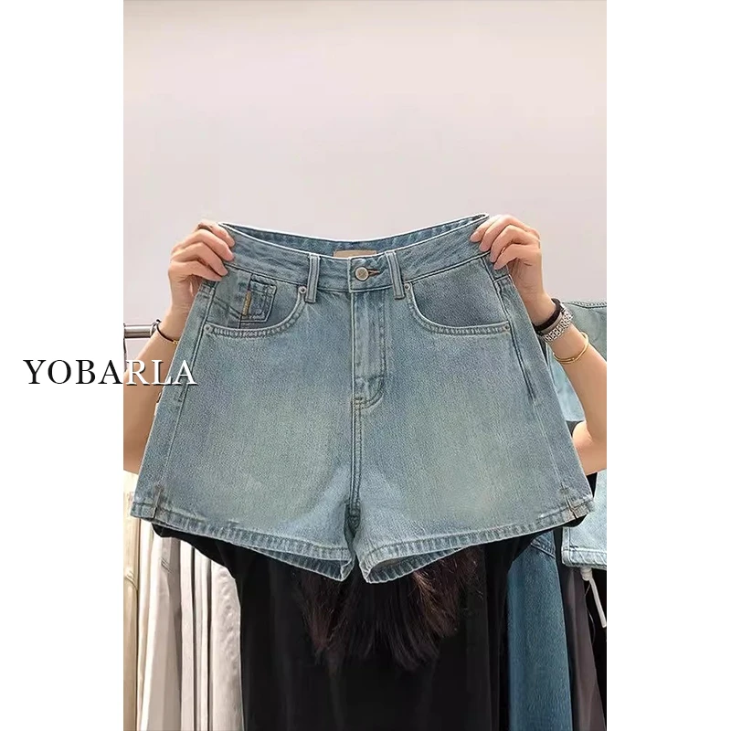 浅蓝色牛仔短裤女秋冬新款梨形身材大码女款宽松遮肚显瘦热裤