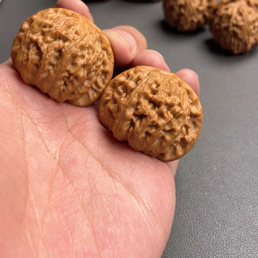 文玩核桃吊坠胡***?白狮子