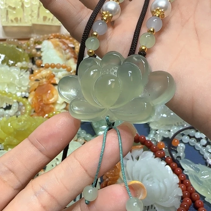 合金蛇纹石玉吊坠