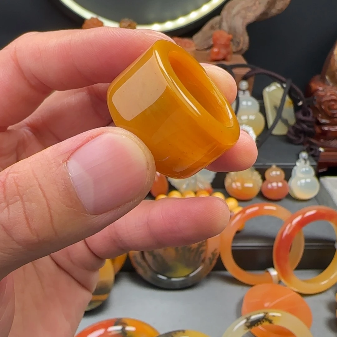 石英质玉（黄龙玉）未镶嵌戒圈