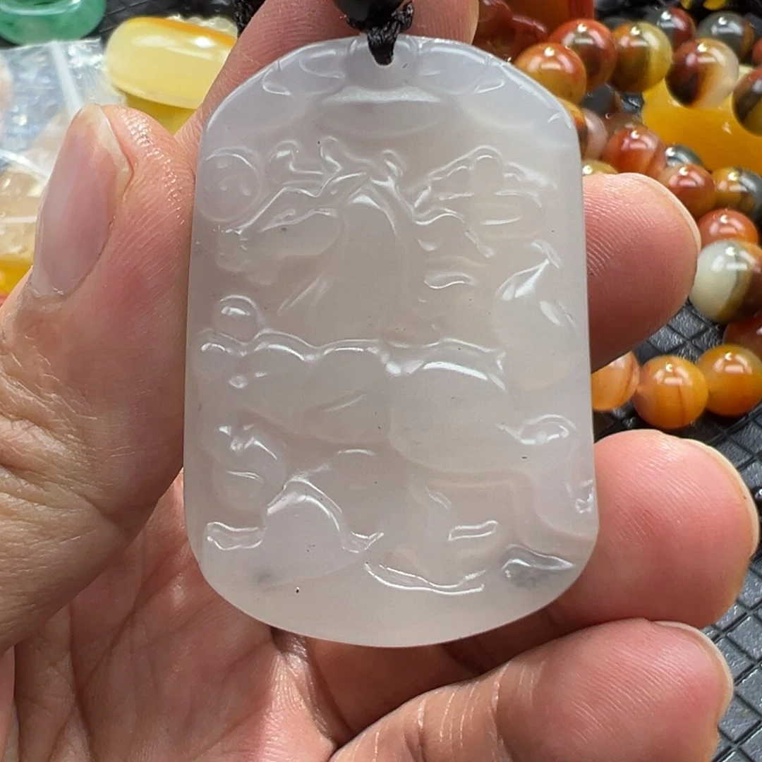 石英质玉合金颈饰