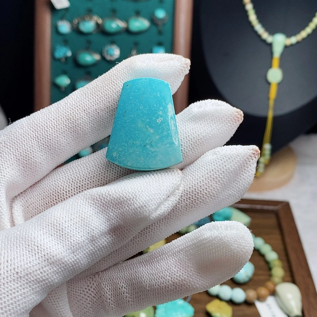 未镶嵌绿松石颈饰