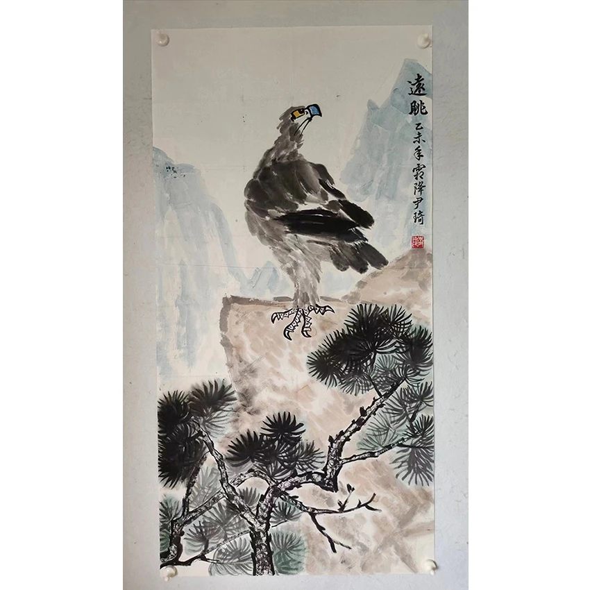 3327  多年前纯手绘老字画《鹰》中堂  尺寸 137×68（背面有补丁）