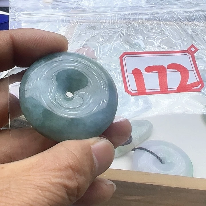翡翠颈饰未镶嵌金*