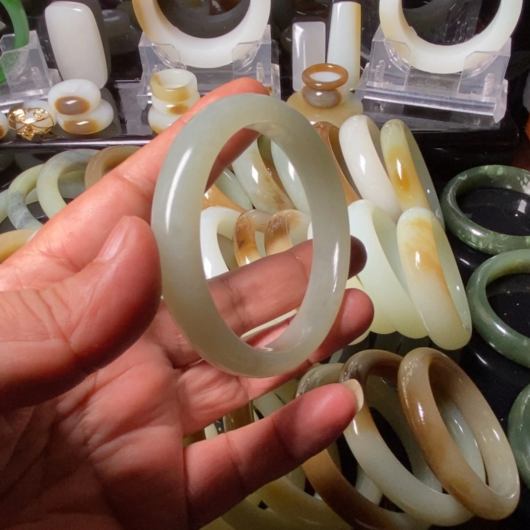 和田玉（糖玉）未镶嵌手镯