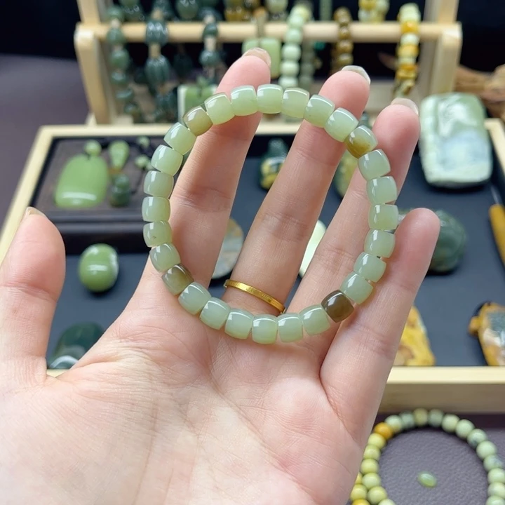 岫岩老玉（透闪石质玉）未镶嵌颈饰