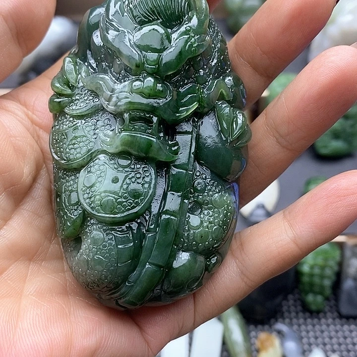 颈饰未镶嵌和田玉（糖玉）