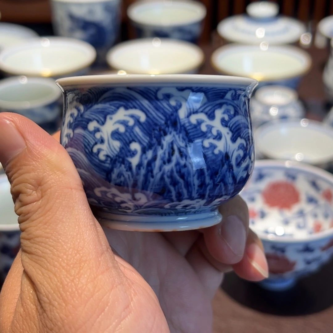 精品青花江崖海水纹炉式杯口径约6.5厘米