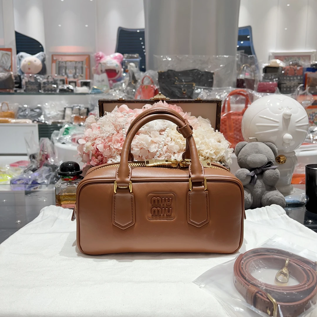 99新 MIU MIU/缪缪 Arcadie干邑色牛皮小号保龄球手提单肩斜挎包