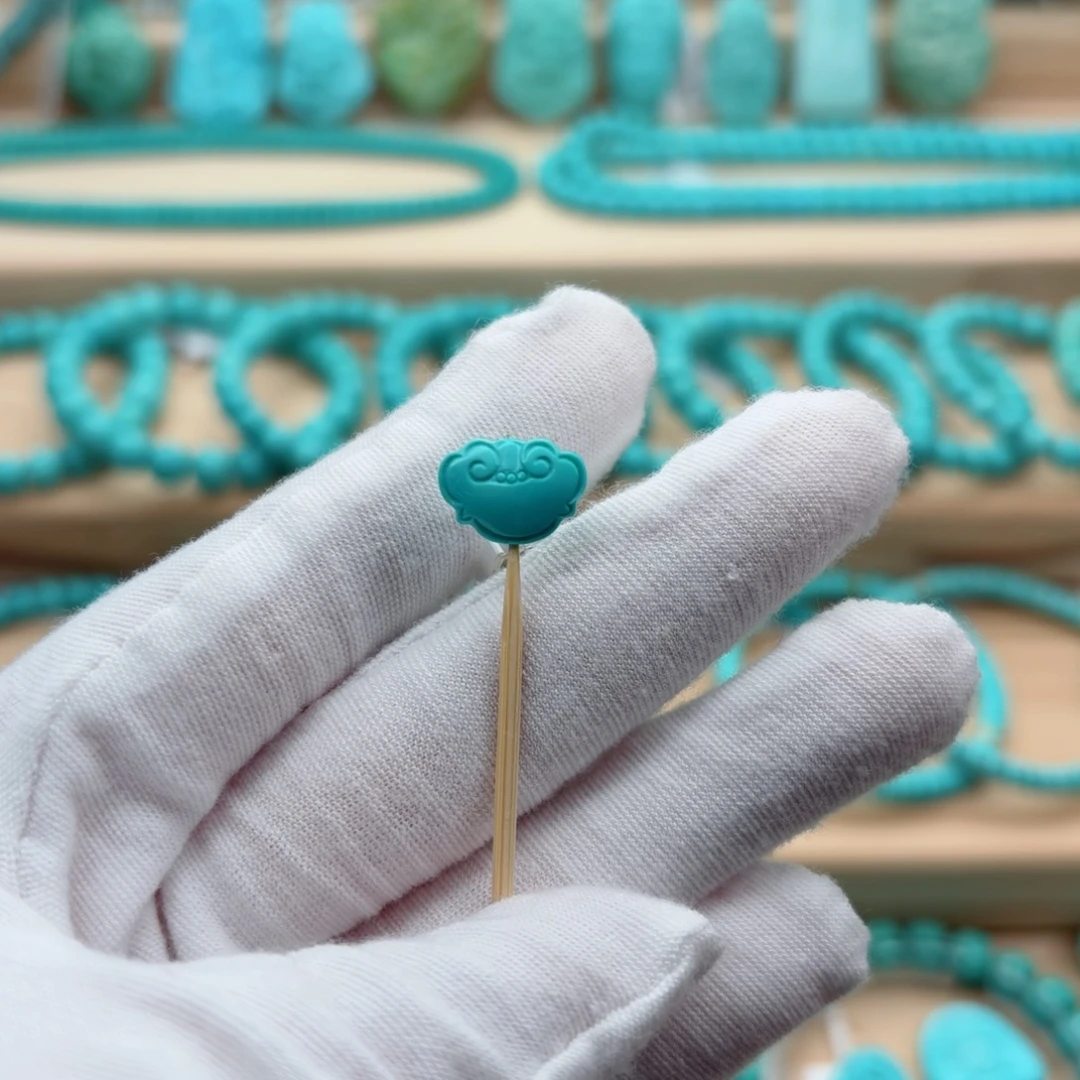 绿松石未镶嵌珠宝奇石