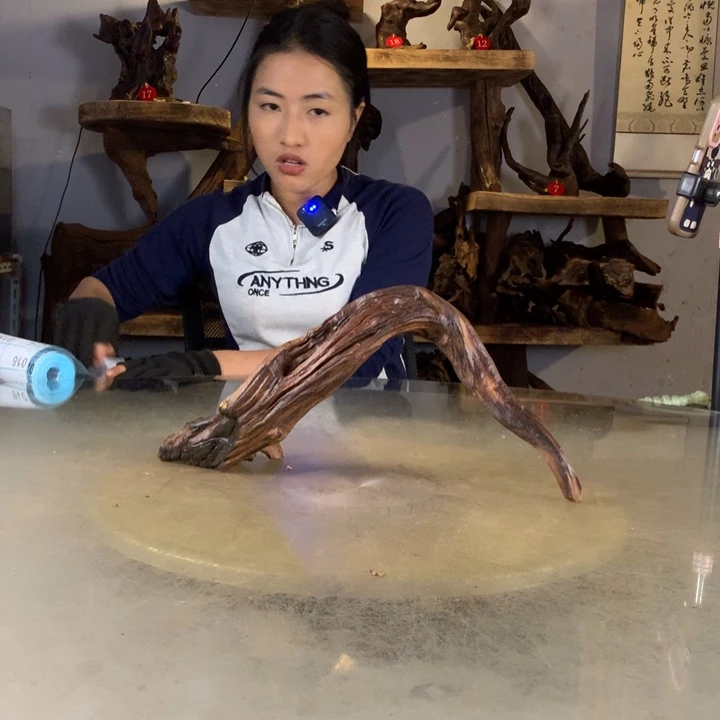 Y***。天然的云南紫柚木会黄水