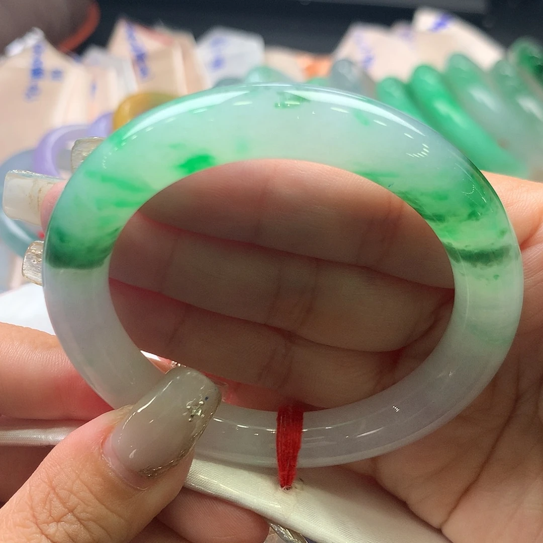 翡翠手镯未镶嵌53圆条