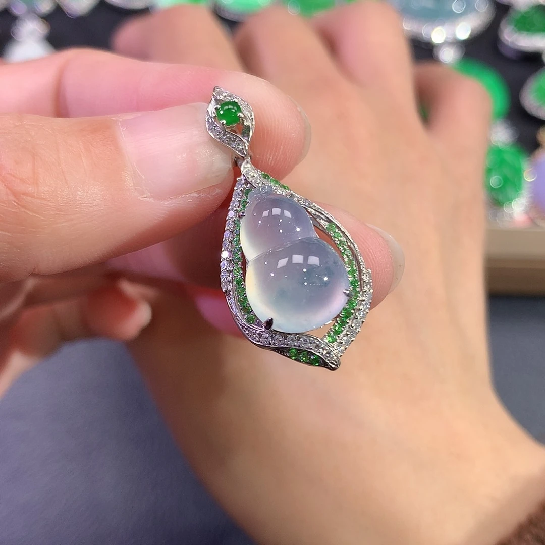 翡翠吊坠(赠链)18K金镶嵌