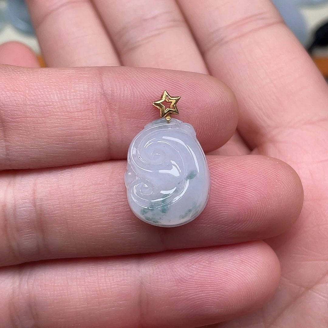 翡翠未镶嵌颈饰如意