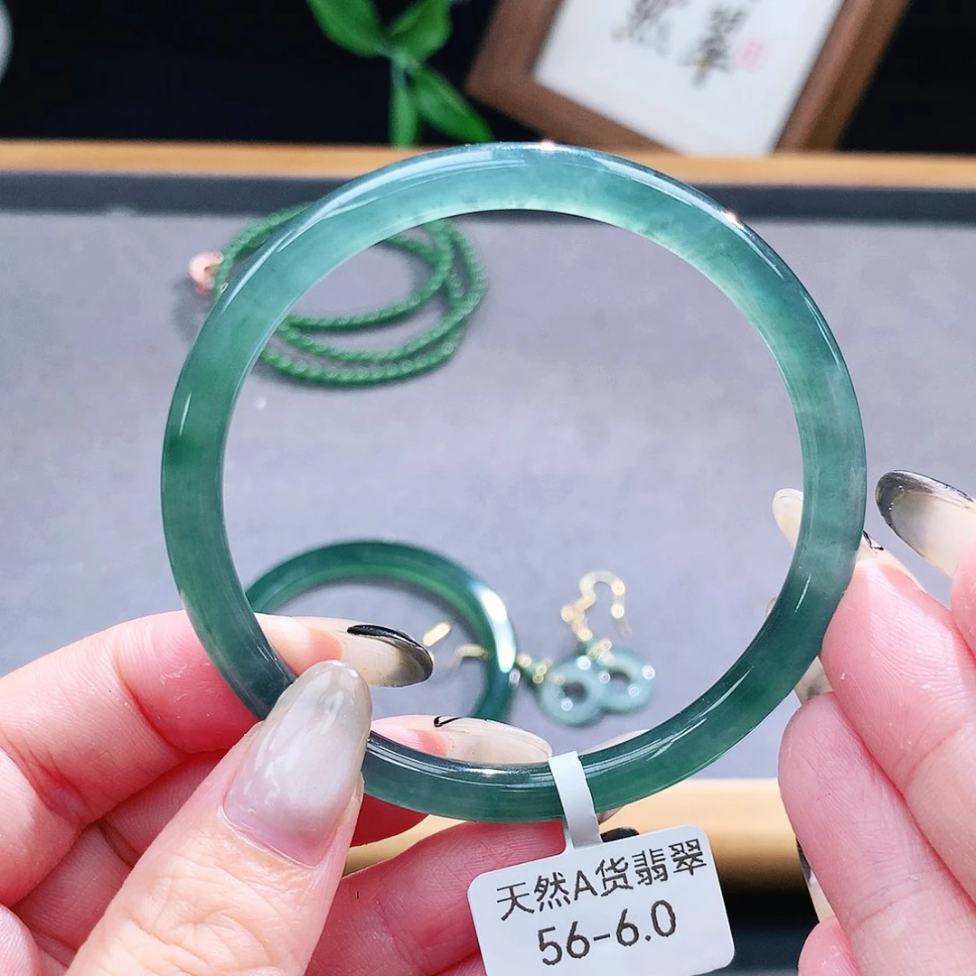 翡翠手镯（圆镯）未镶嵌