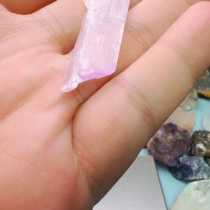 未镶嵌珠宝半成品水晶、*