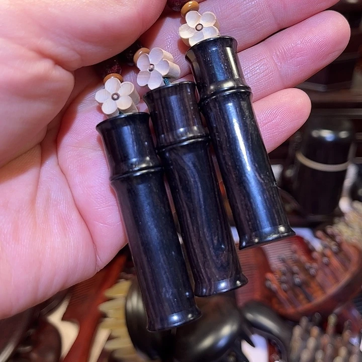 黄花梨/降香黄檀乌木小吊坠发其一