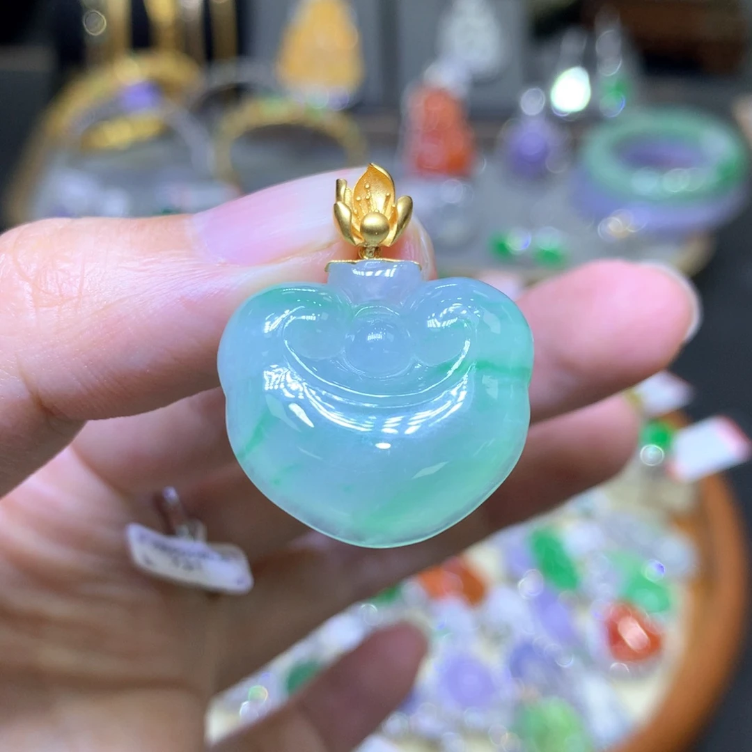 翡翠18K金镶嵌颈饰翡翠吊坠项链