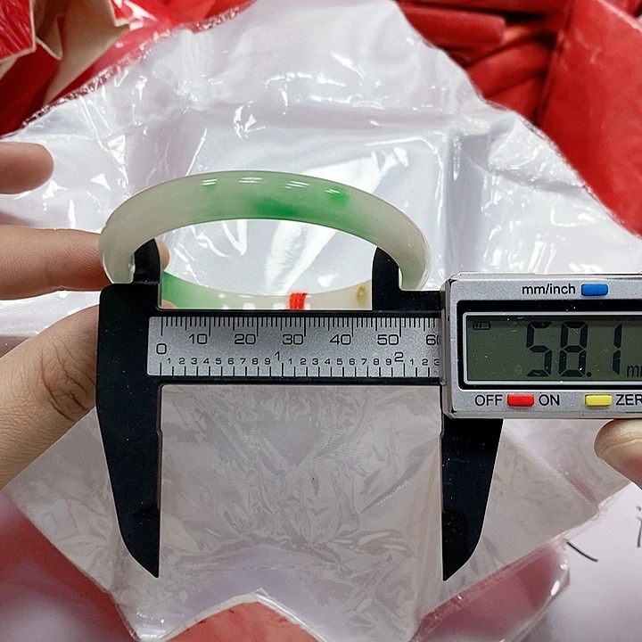 翡翠手镯未镶嵌209