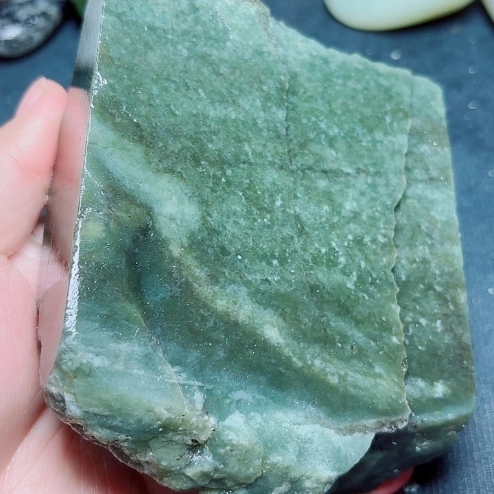 透闪石质玉未镶嵌珠宝奇石