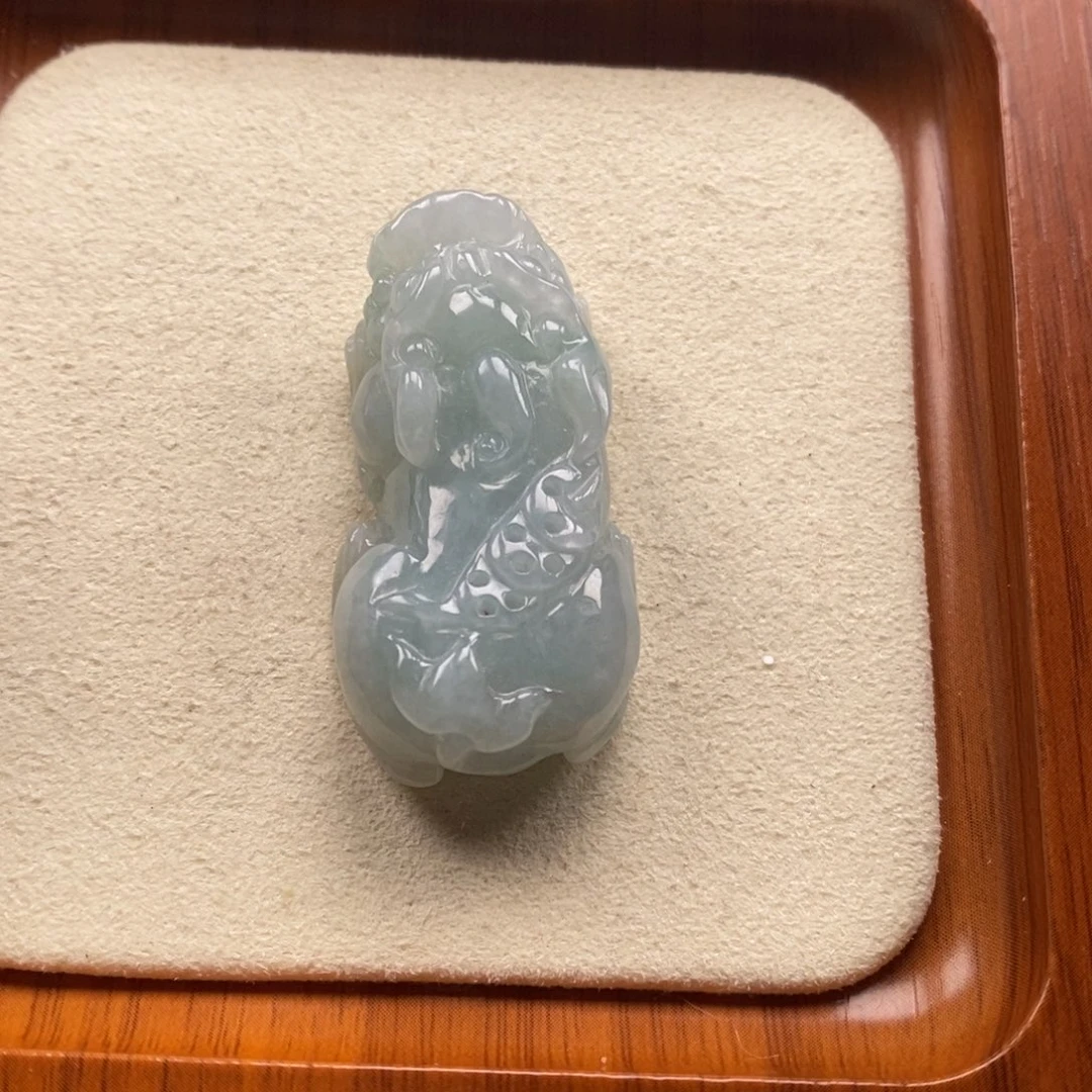 翡翠未镶嵌颈饰如意貔貅