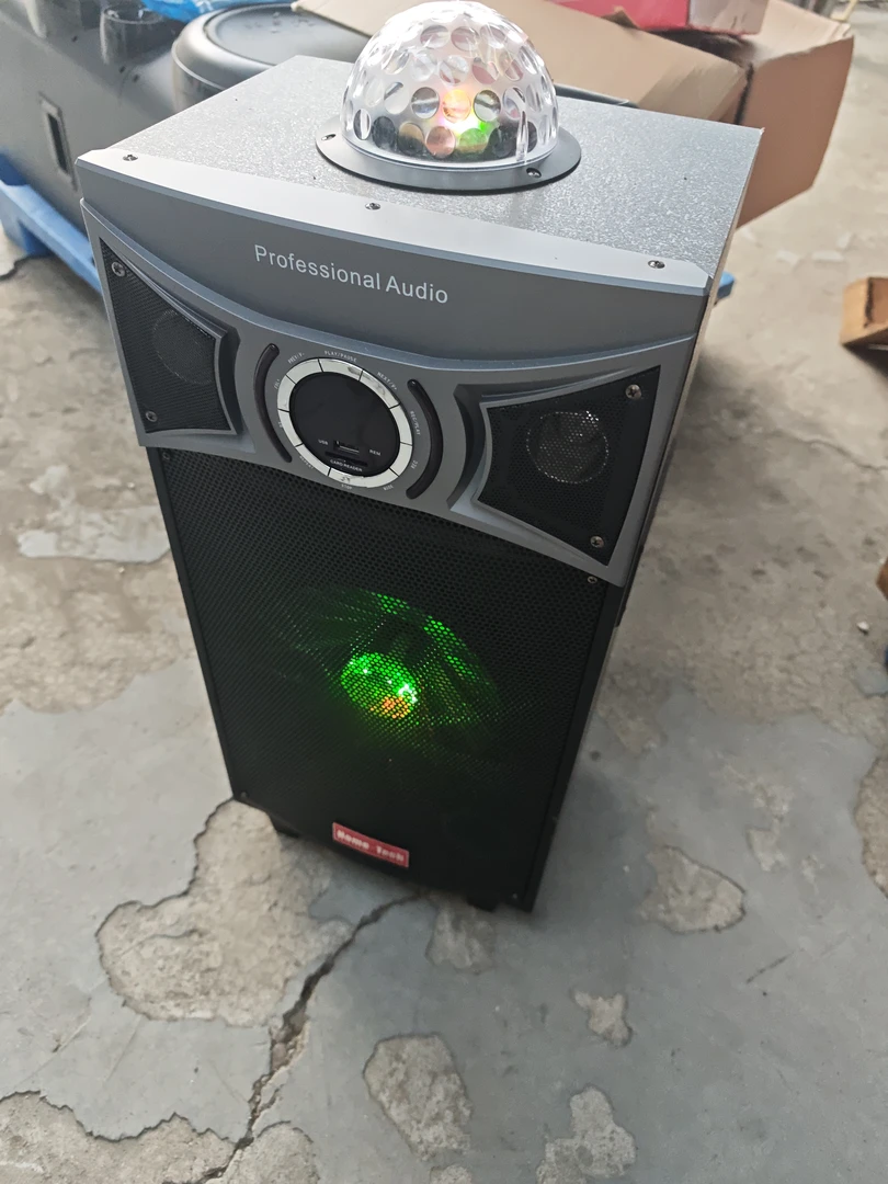 8新  10寸坏音箱一个的价格包邮。外观有磕碰。