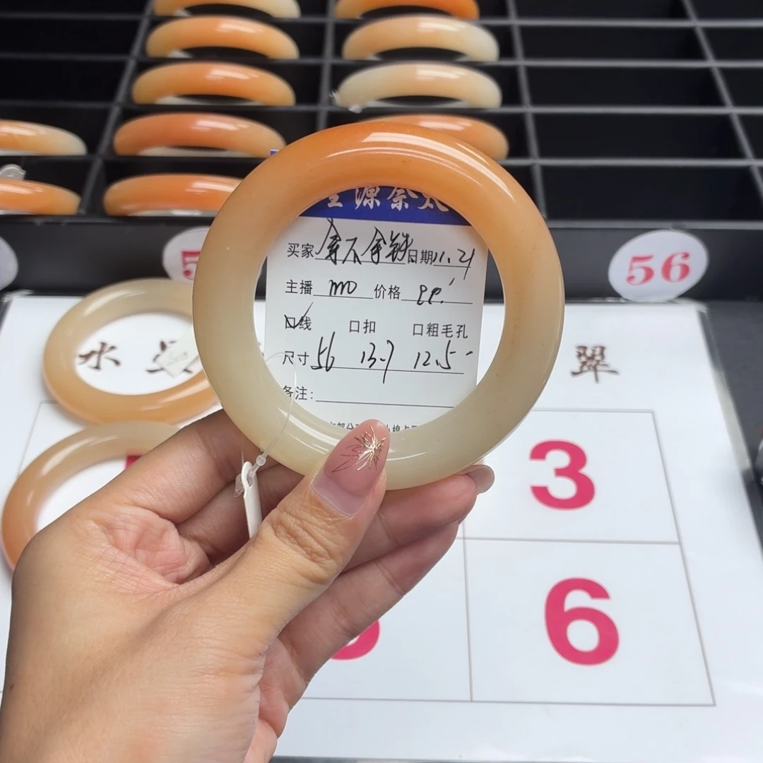拿***️石英岩玉未镶嵌手镯