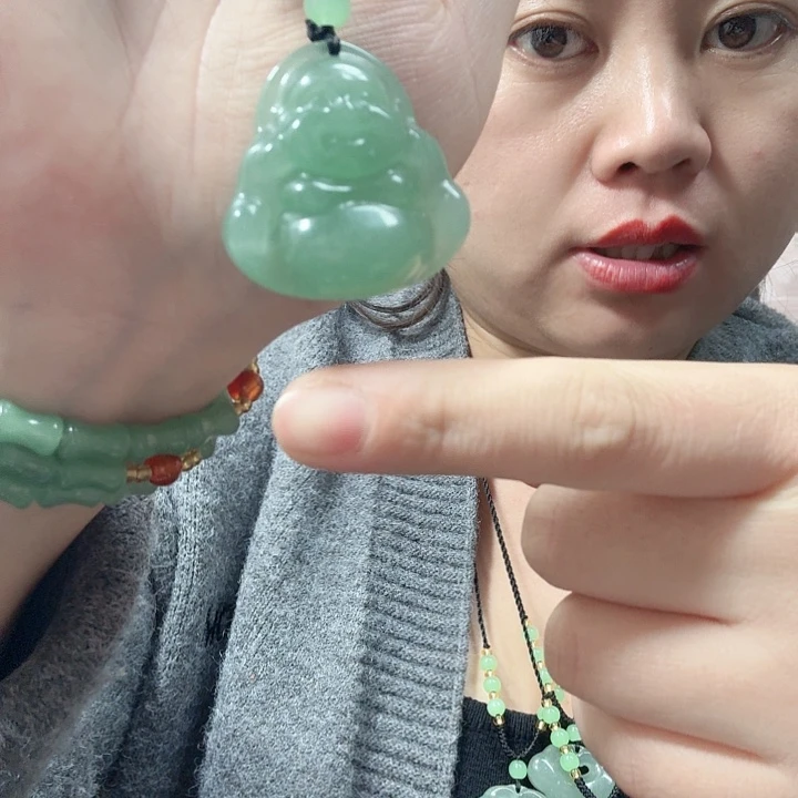 石英质玉未镶嵌颈饰有矿点