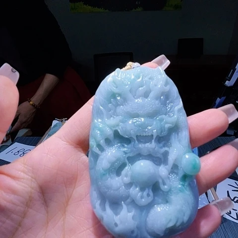 颈饰未镶嵌翡翠一个