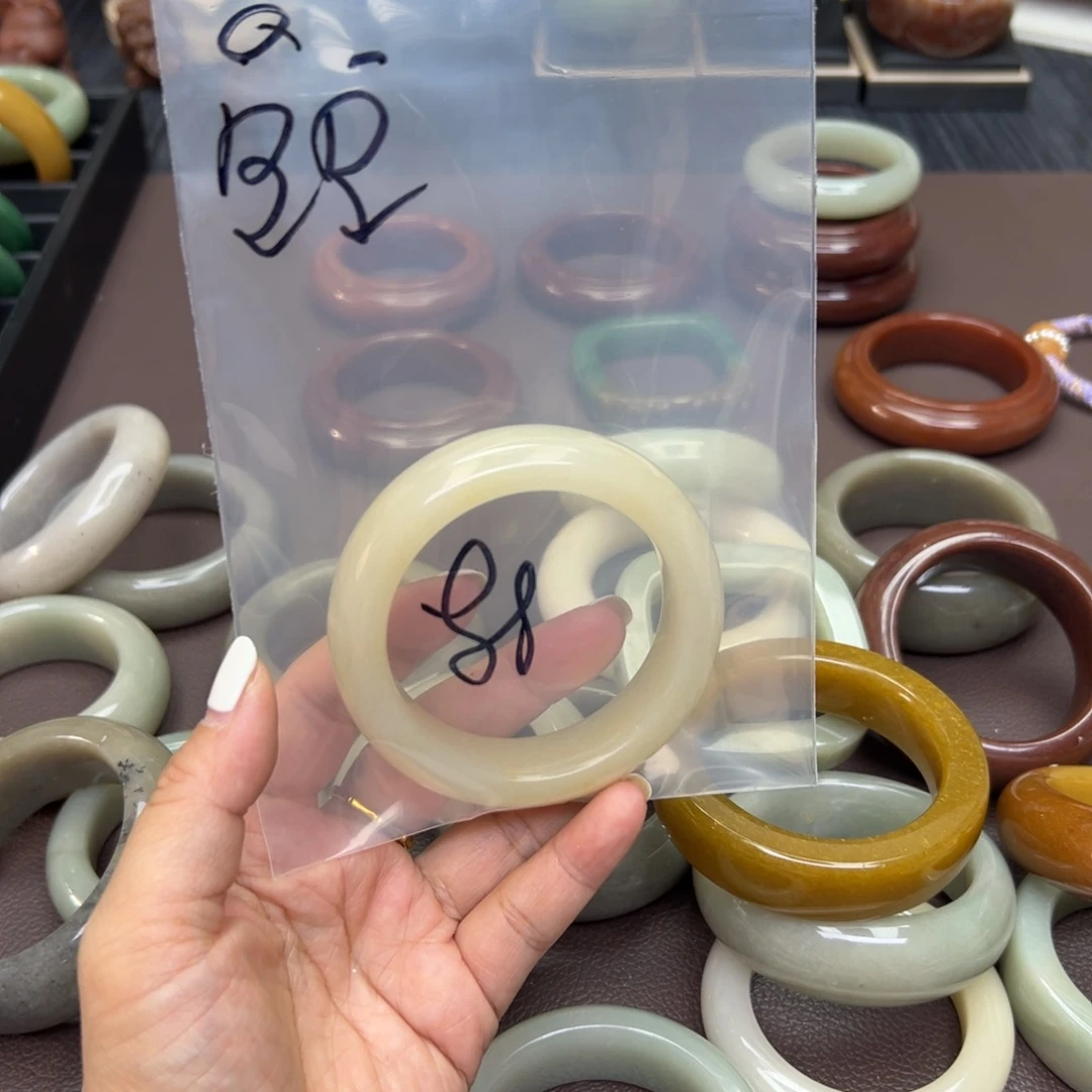 石英质玉手镯未镶嵌珮***～