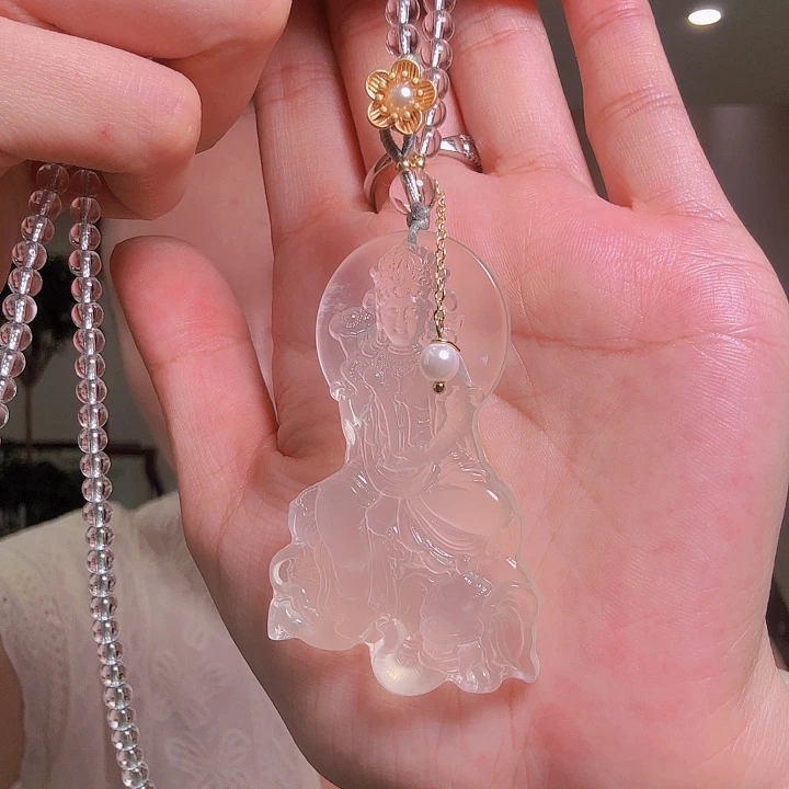 纳***。蛇纹石玉足银镶嵌颈饰